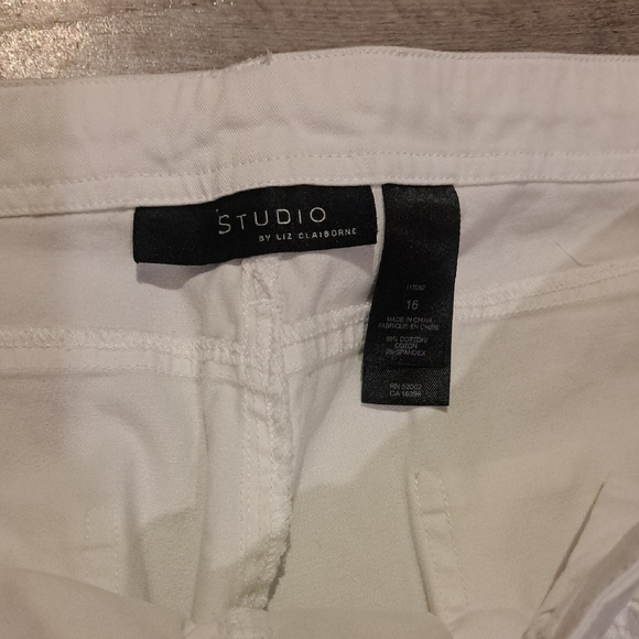 Studio Cream Capris - Picture 2 of 5